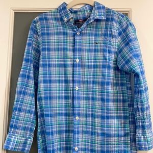 Vineyard vines button down shirt
